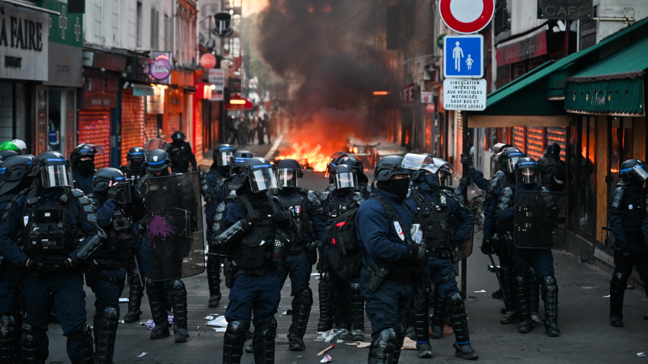 Protestas en Francia al lado de la Plaza de la República