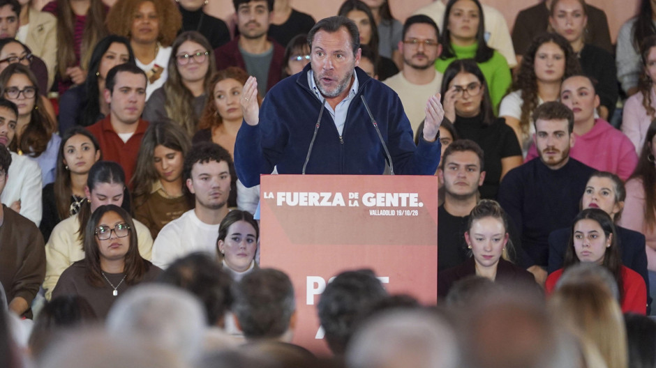 Puente reivindica "el poder del amor" como lema de la precampaña: «Viva el partido del amor y viva el PSOE»