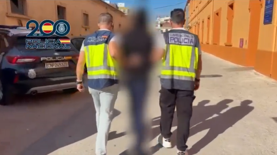 Imagen de la detención del menor, creador de los canales de comunicación “Blocus Vlc”