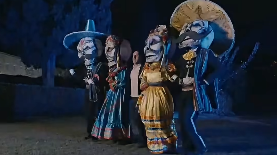 El alcalde de Orense bailando en el cementerio