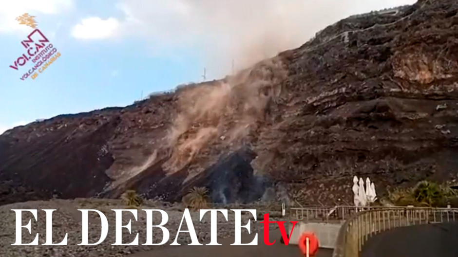 La lava del volcán de La Palma cae sobre la playa de los Guirres