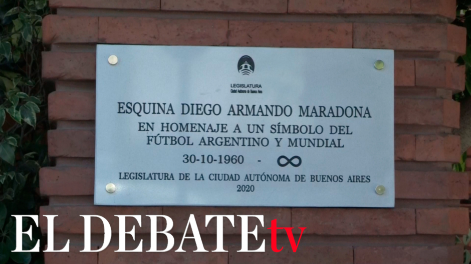 Las autoridades de Buenos Aires homenajearon a Maradona con una placa donde vivió en los 90