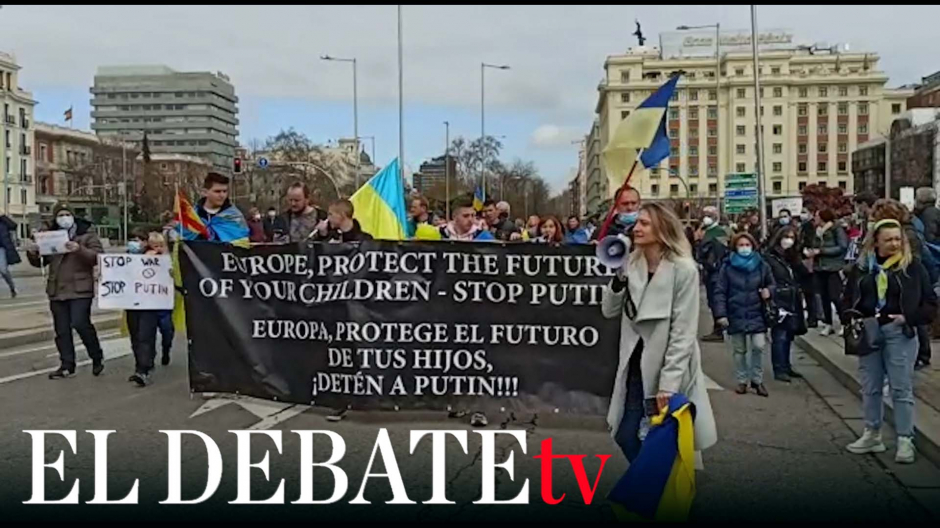 Comienza la manifestación en Madrid contra la invasión rusa en Ucrania