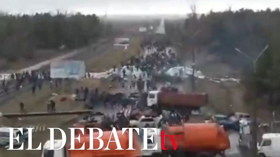 Barricadas y camiones cisterna impiden el avance ruso en Ucrania