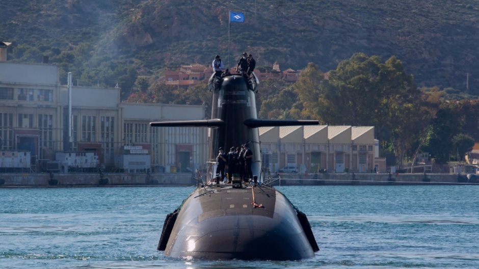 El submarino S-81 blinda sus comunicaciones gracias a la gigantesca antena de Guardamar del Segura