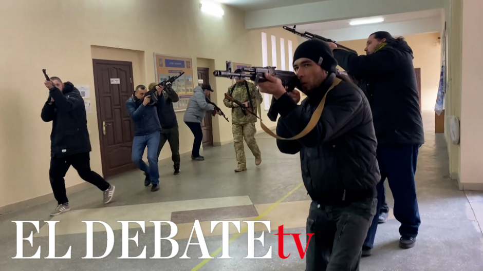 Civiles ucranianos de Odesa aprenden tácticas de defensa frente a la invasión rusa