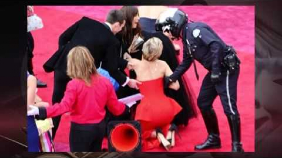 Jennifer Lawrence se cae por segunda vez en los Óscar