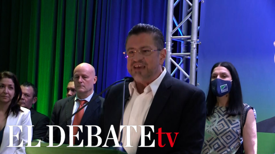 Rodrigo Chaves ante los medios