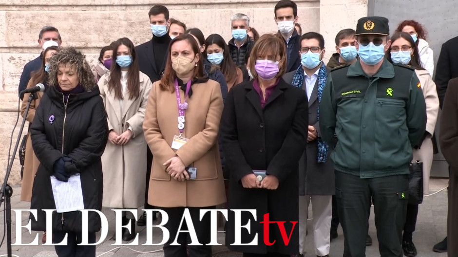 Minuto de silencio en la Delegación del Gobierno