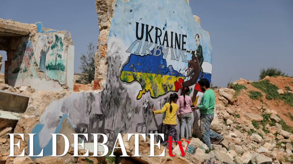 Grafitis por Ucrania colorean los muros destruidos por los rusos en Siria