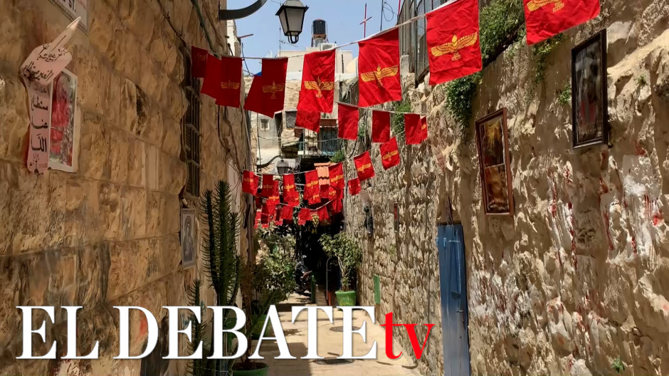 Tapan un escudo franquista en un edificio español en Jerusalén