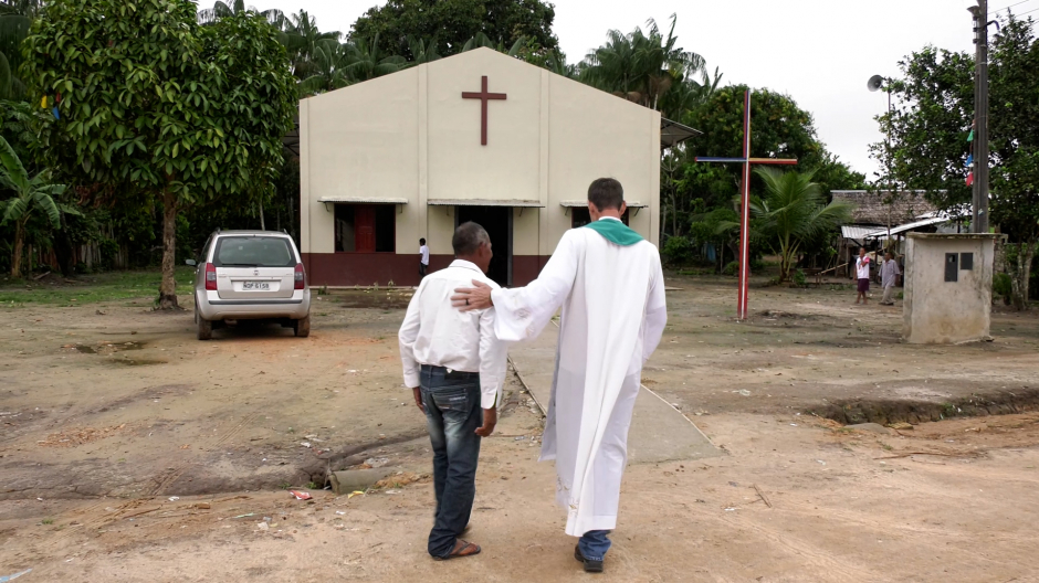 Los misioneros desarrollan su labor contra viento y marea en los entornos más hostiles