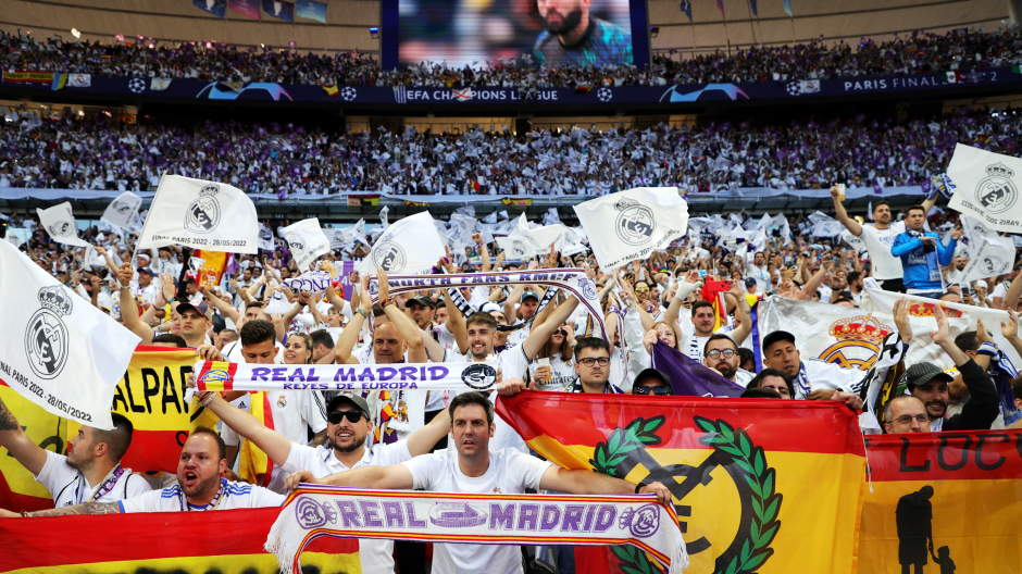 La afición del Real Madrid corea la alineación en la Final de la champions
