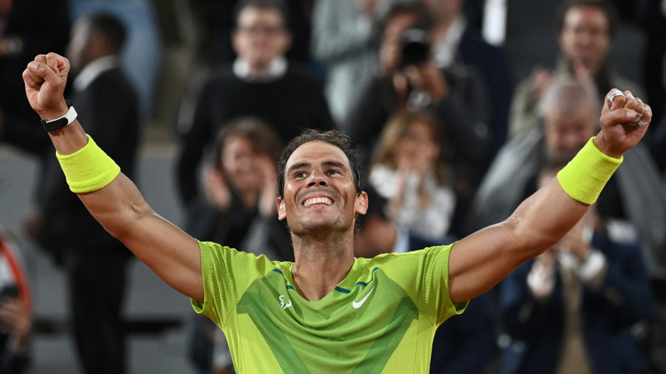 Rafa Nadal celebra la victoria ante Djokovic en Roland Garros