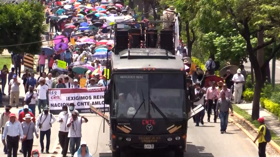 Miles de profesores marchan en el sur de México contra reforma educativa