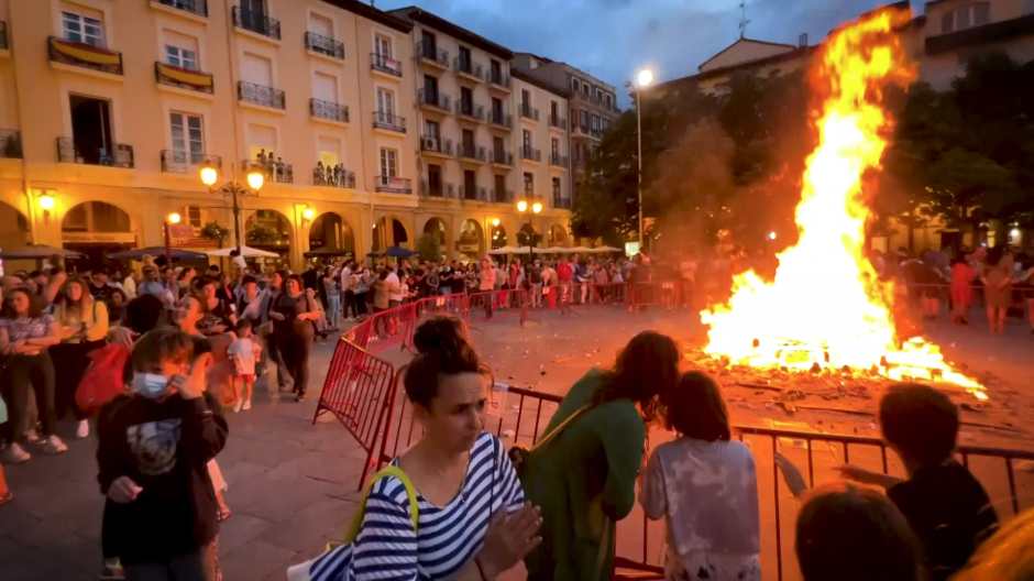 Imágenes de la celebración de la noche de San Juan en Logroño