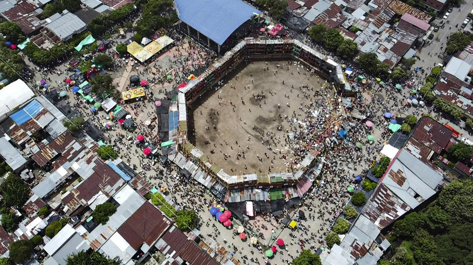 Desplome de una plaza de toros en Colombia que ha dejado cuatro víctimas mortales