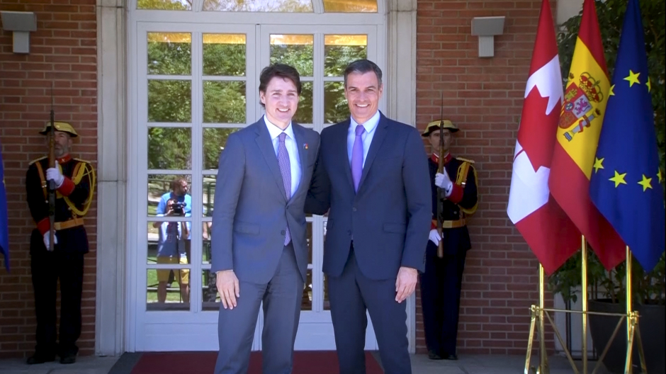 Imagen de Sánchez junto al primer ministro de Canadá, Justin Trudeau