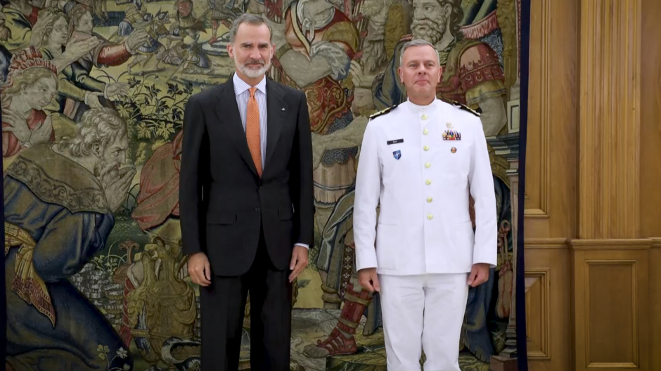 Imagen del Rey Felipe VI junto con el presidente del Comité Militar de la OTAN