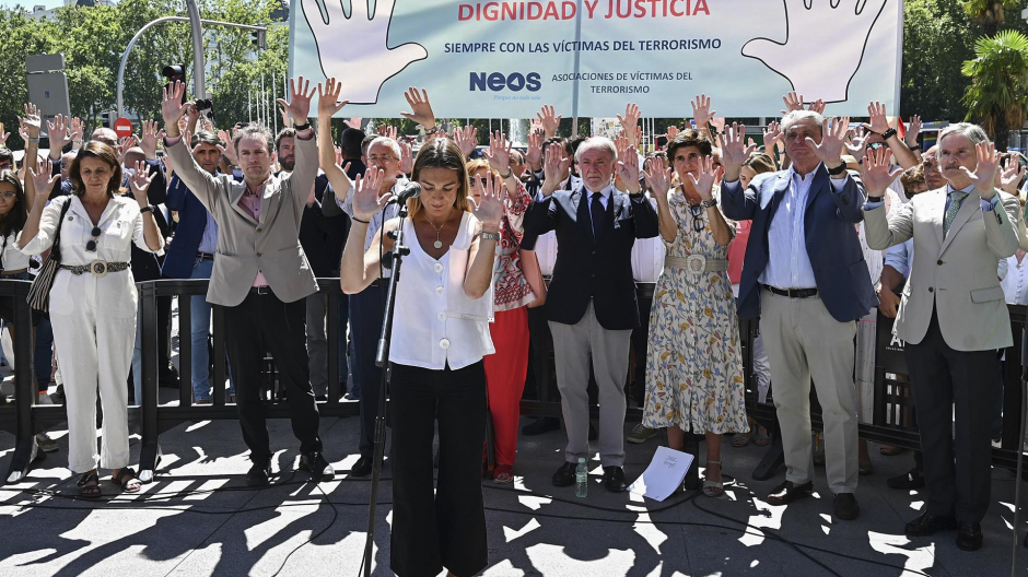 Homenaje a Miguel Ángel Blanco en los aledaños del Congreso de los Diputados