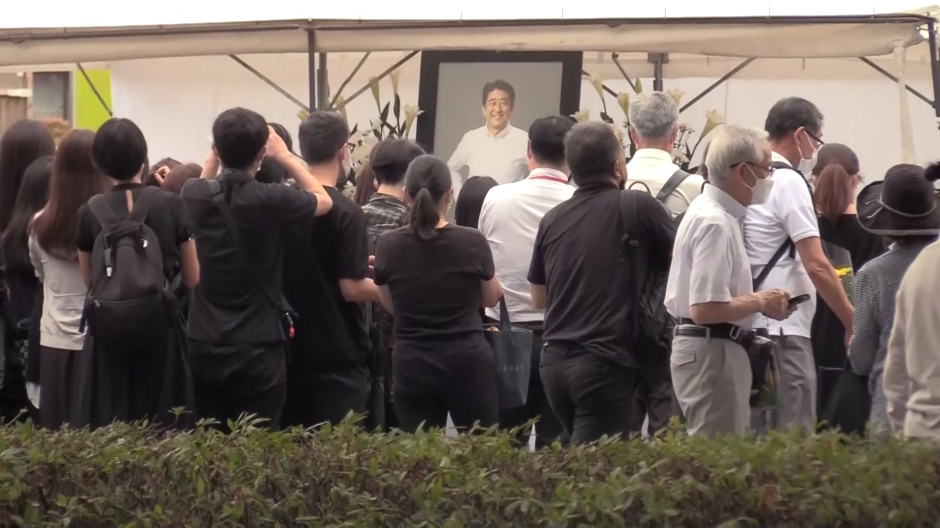 Abe es despedido en un funeral íntimo que ha congregado a miles en Tokio