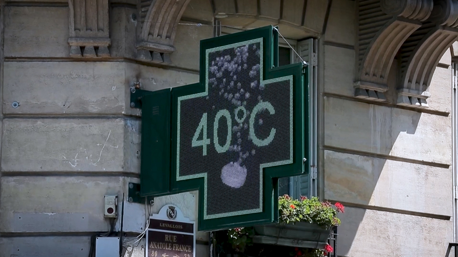Imagen de un termómetro en París, Francia