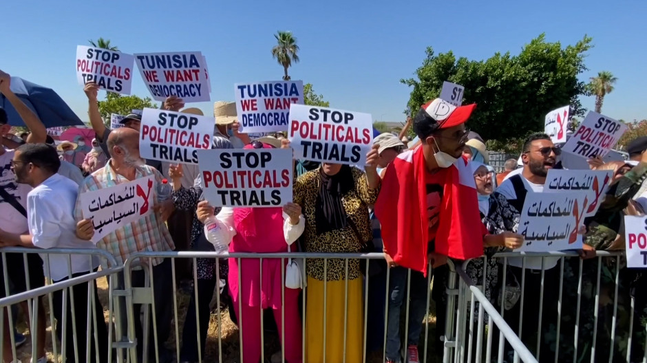 Tunecinos manifestándose