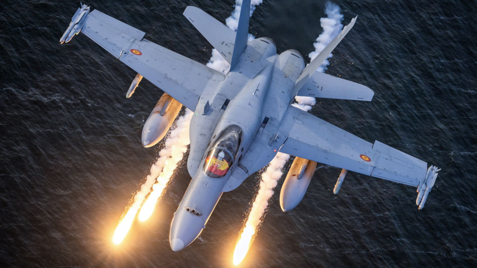 Caza F-18