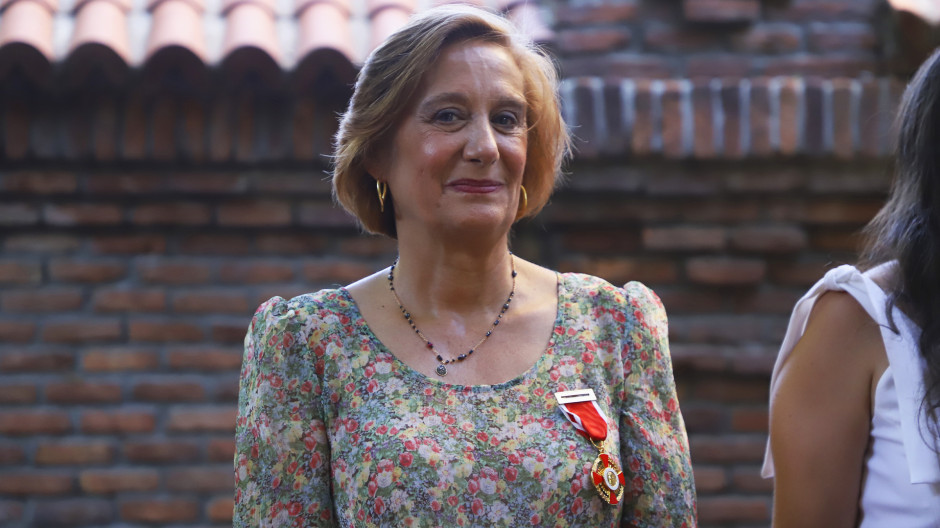 Entrega de condecoración con grado de caballero a Carmen De Carlos