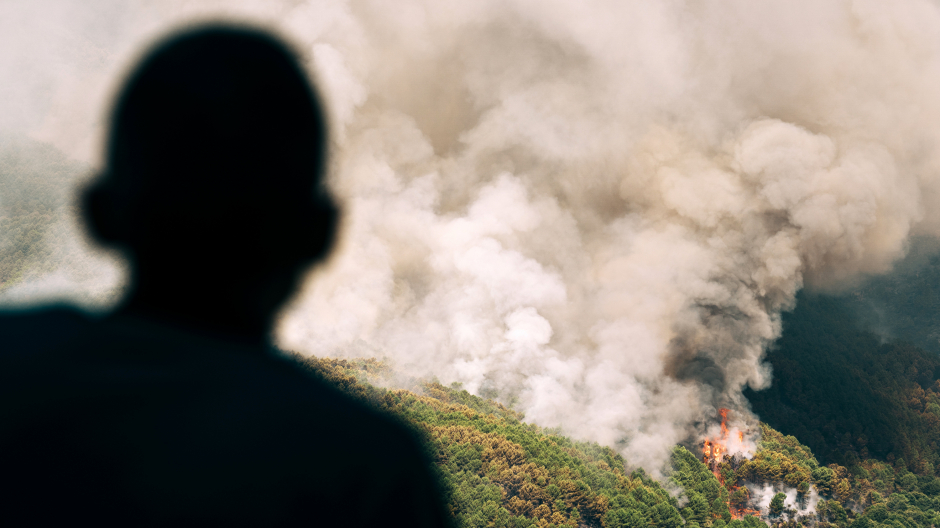 Indignación de los vecinos afectados por el incendio de Ávila: «El monte está muy sucio»