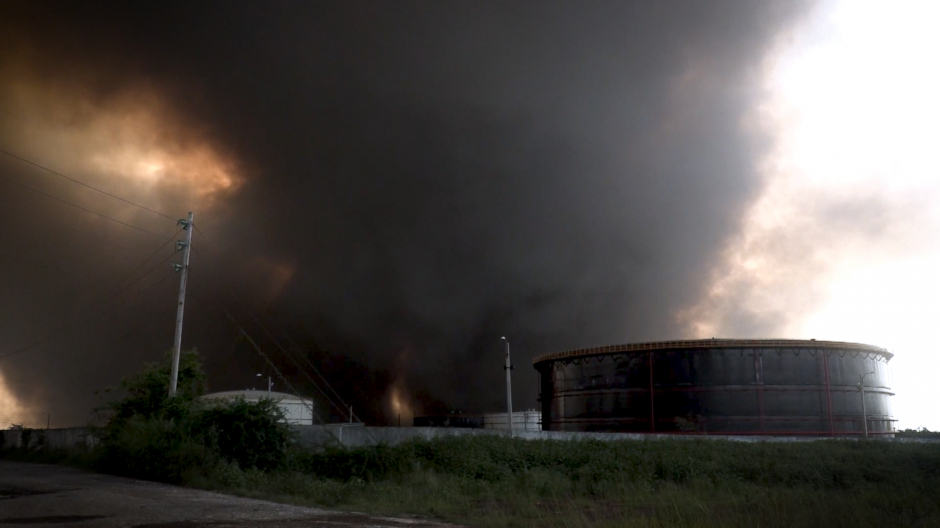 Imagen del incendio en la planta industrial de Matanzas, Cuba