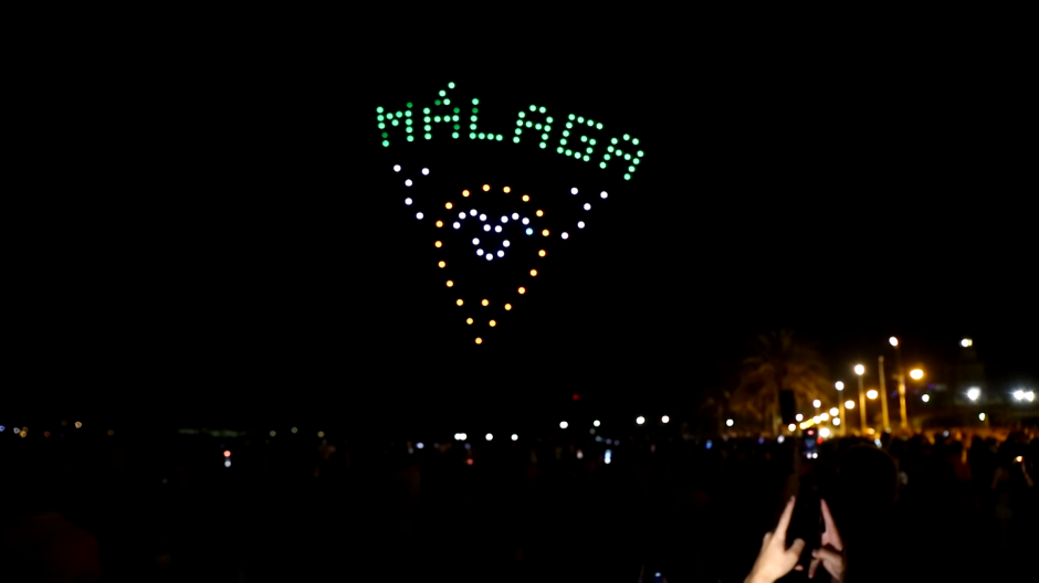 Un espectáculo luminoso de 240 drones abre la Feria de Málaga