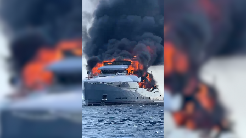 Arde un yate de 45 metros en aguas de Formentera