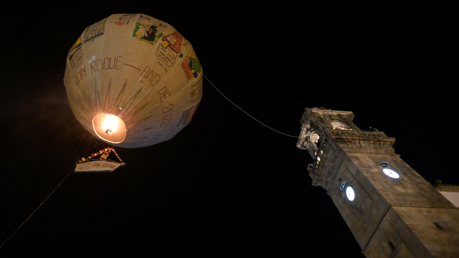 El globo de papel más grande del mundo vuela en Betanzos