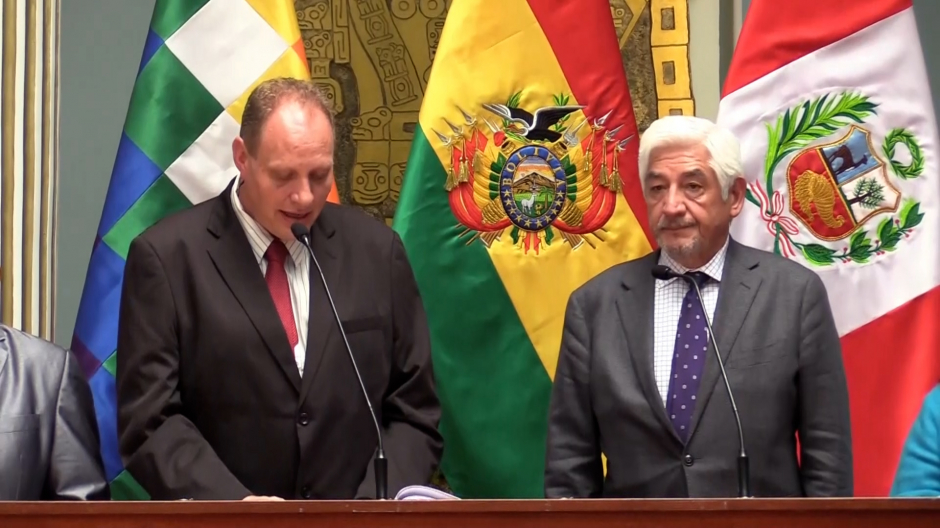 Representantes de Bolivia y Perú