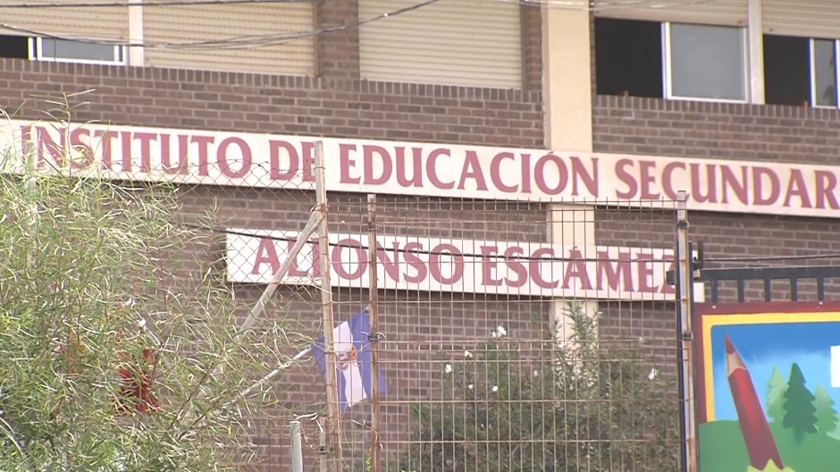 Detenido el menor acusado de apuñalar a otro joven en un instituto de Águilas