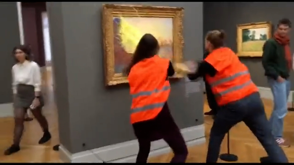 Atacan un cuadro de Monet