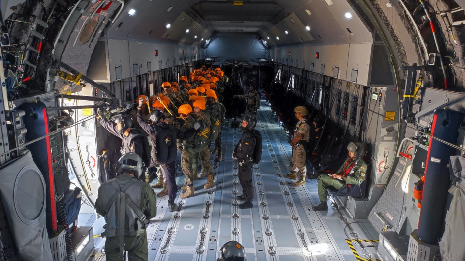 58 paracaidistas se han lanzado por una única puerta y en una sola pasada desde un Airbus A-400M