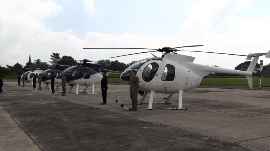 EE.UU. dona cuatro helicópteros a El Salvador para misión de paz en Malí