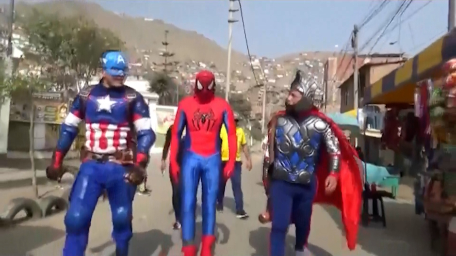 Agentes de la Policía de Perú se visten de superhéroes para capturar a banda