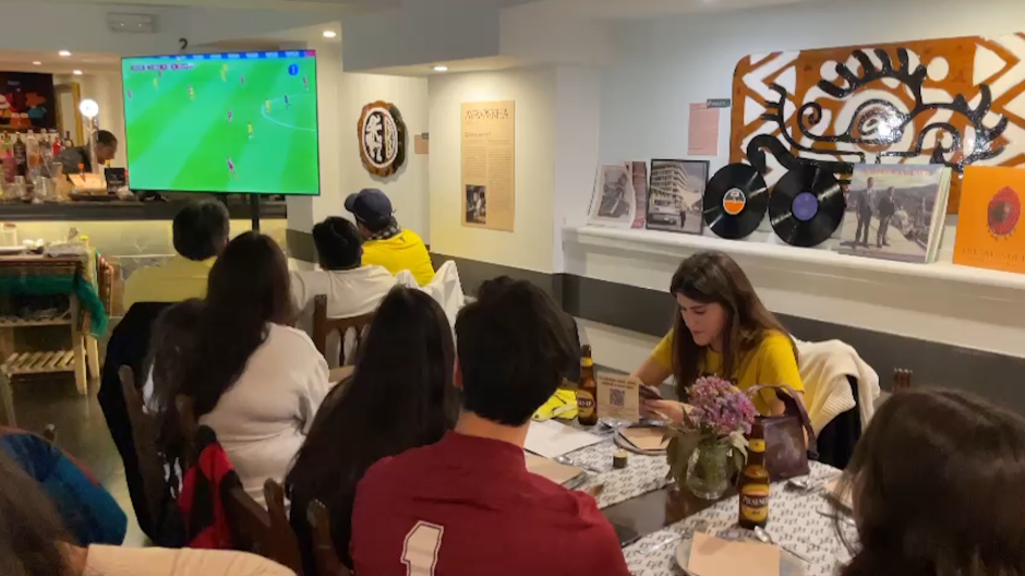 Así se ha vivido el primer partido del Mundial de Qatar en un bar de Madrid