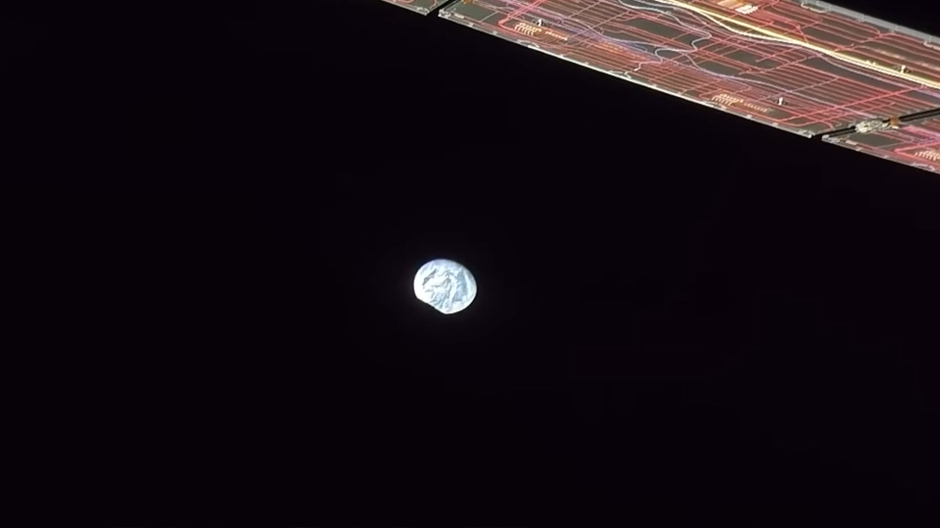 La nave Orion capta la Luna junto a la Tierra desde su máximo alejamiento