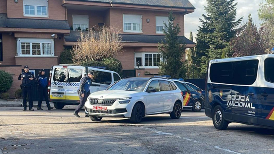 La Policía Nacional trabaja en la embajada de Ucrania tras la explosión