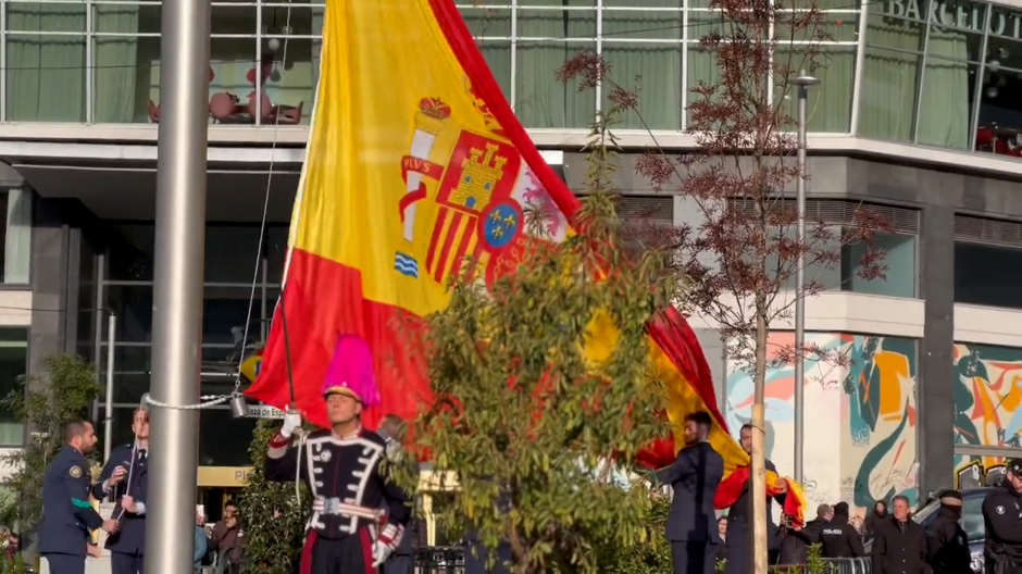Así ondeó la bandera de España en el centro de Madrid