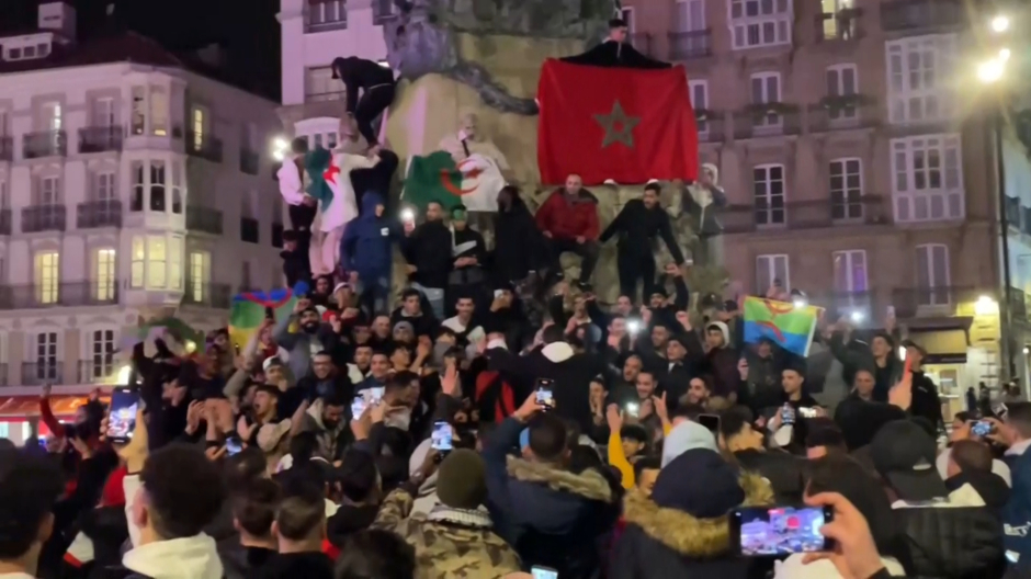 Aficionados de Marruecos festejan en Vitoria la victoria frente a España