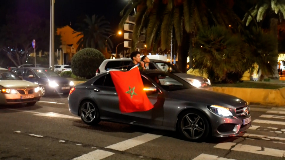 Alegría desbordada en las calles de Melilla tras la victoria de Marruecos