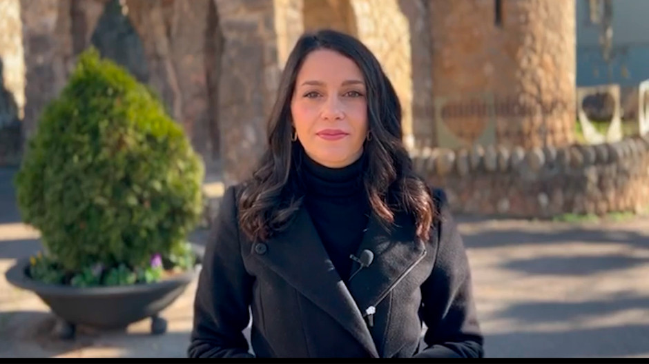 Arrimadas pide a Sánchez que escuche más al Rey que a Junqueras