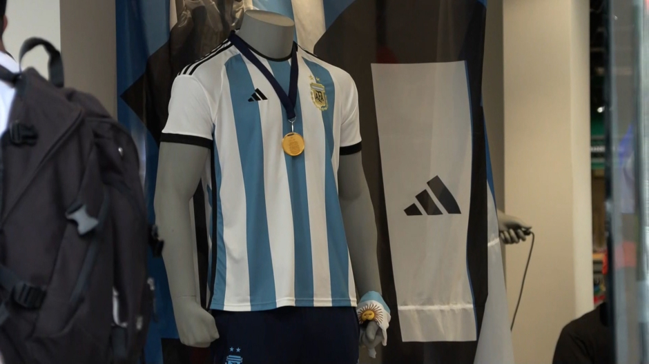 Argentina pone a la venta la camiseta de la selección con la tercera estrella de campeón del mundo