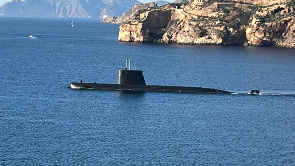 Imagen difundida por la Armada española que recoge el regreso al mar del submarino S-71 Galerna