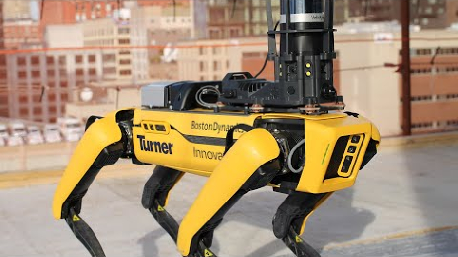 Robots que construyen puentes, hablan o se mueven de forma autónoma por las obras.